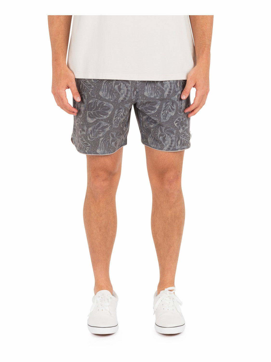 Hurley Phantom Naturals Scallop Volley 17"